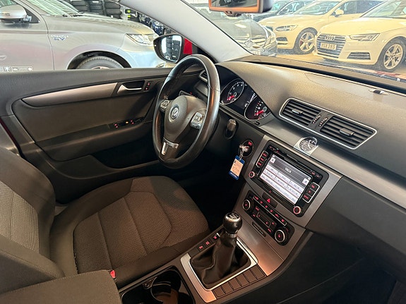 Volkswagen Passat 8 of 14