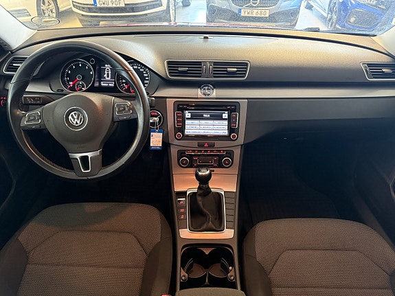 Volkswagen Passat 6 of 14
