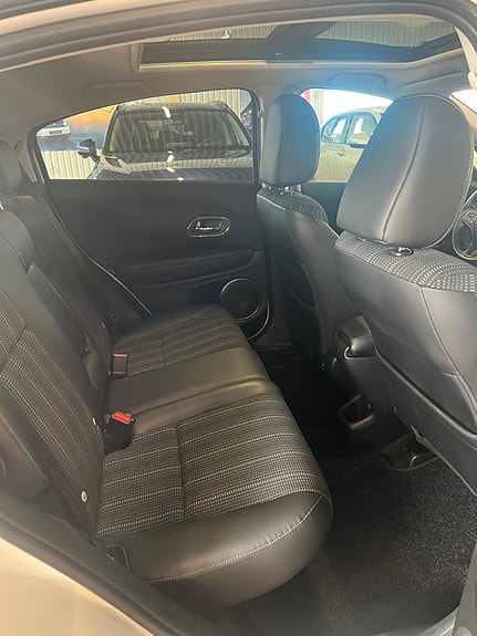 Honda HR-V 9 of 17