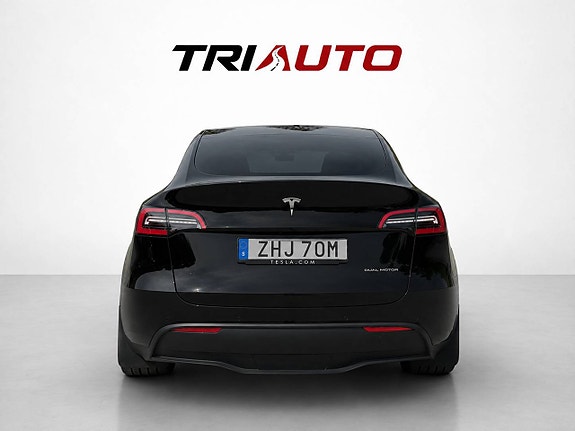Tesla Model Y 5 of 5
