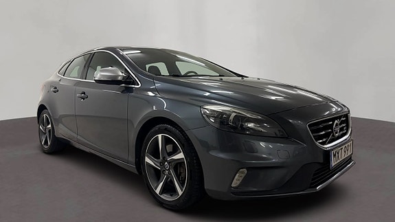 Volvo V40 2 of 5