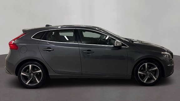 Volvo V40 3 of 5