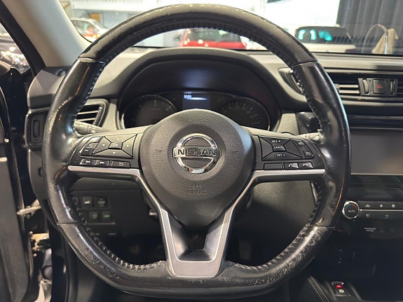 Nissan X-Trail 9 of 17