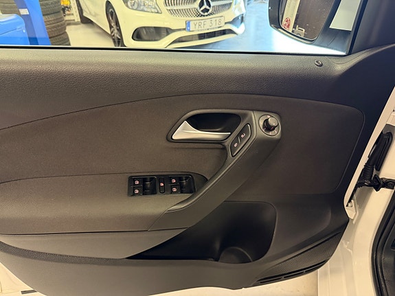 Volkswagen Polo 9 of 24