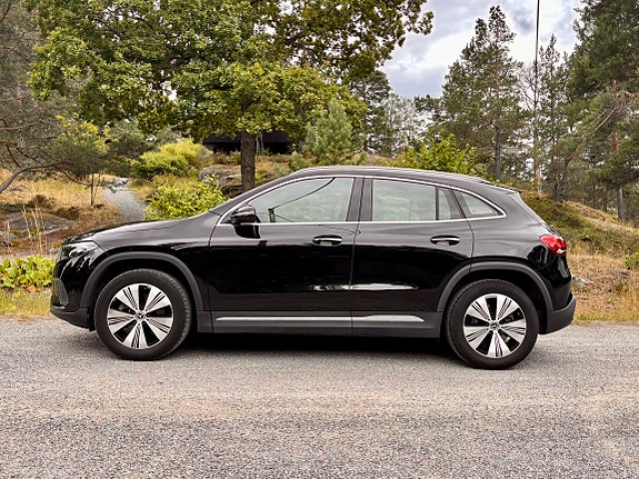 Mercedes-Benz EQA250 2 of 5