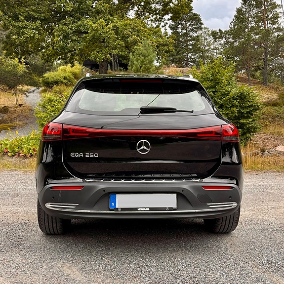 Mercedes-Benz EQA250 4 of 5