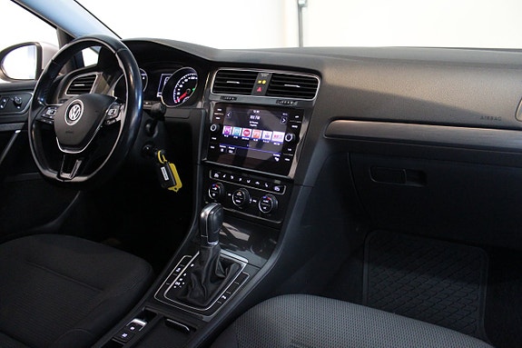 Volkswagen Golf VII 11 of 24
