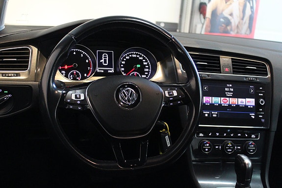 Volkswagen Golf VII 12 of 24