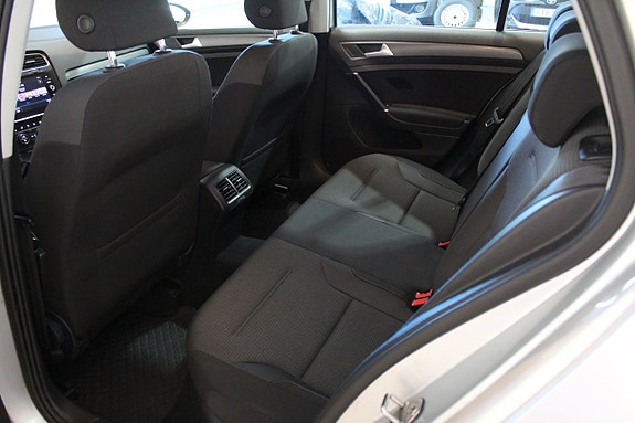 Volkswagen Golf VII 10 of 24