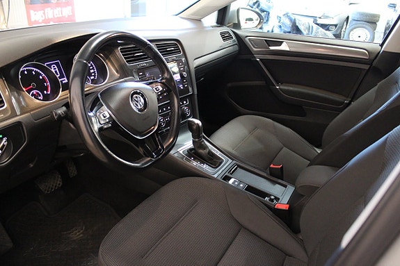Volkswagen Golf VII 9 of 24