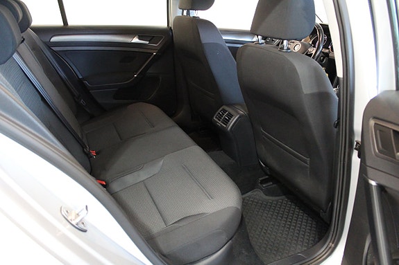 Volkswagen Golf VII 8 of 24