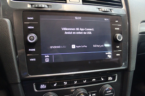 Volkswagen Golf VII 15 of 24