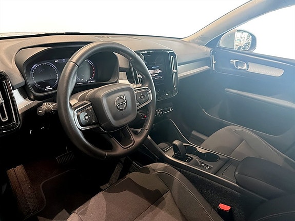 Volvo XC40 4 of 5