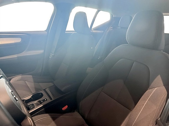 Volvo XC40 5 of 5