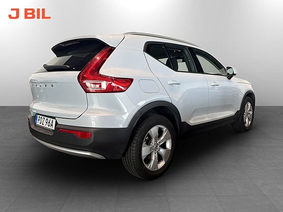 Volvo XC40 3 of 5
