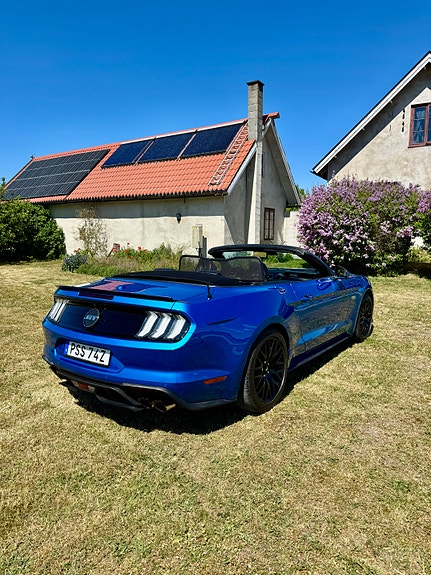 Ford Mustang 4 of 5