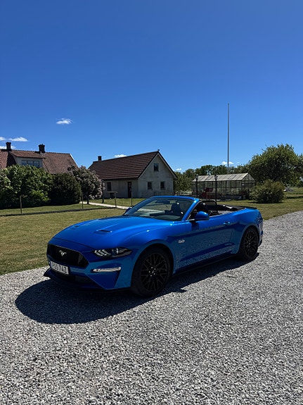 Ford Mustang 2 of 5