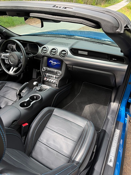 Ford Mustang 4 of 10