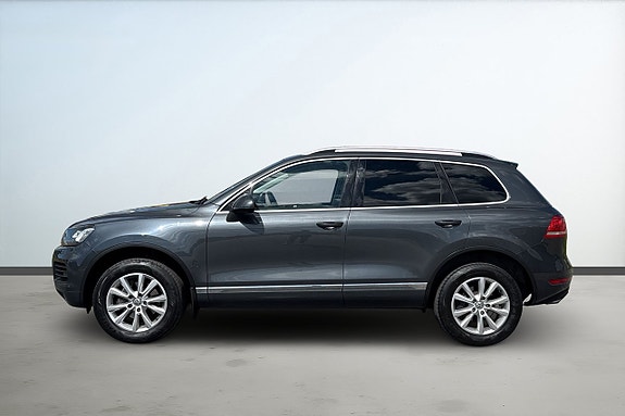 Volkswagen Touareg 2 of 5