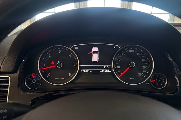 Volkswagen Touareg 13 of 21