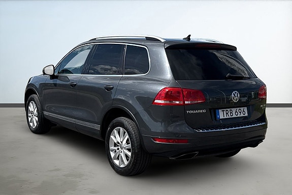 Volkswagen Touareg 3 of 5