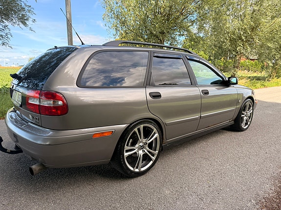 Volvo V40 3 of 4
