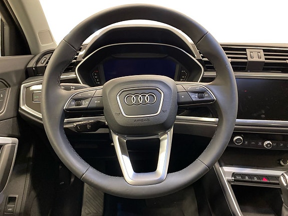 Audi Q3 10 of 14