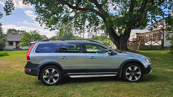 Volvo XC70 4 of 5