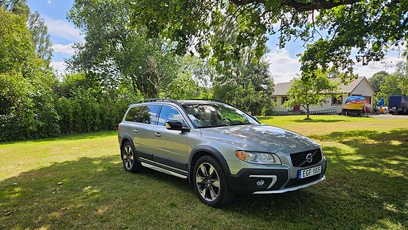 Volvo XC70 2 of 5