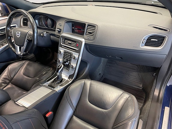 Volvo V60 12 of 16