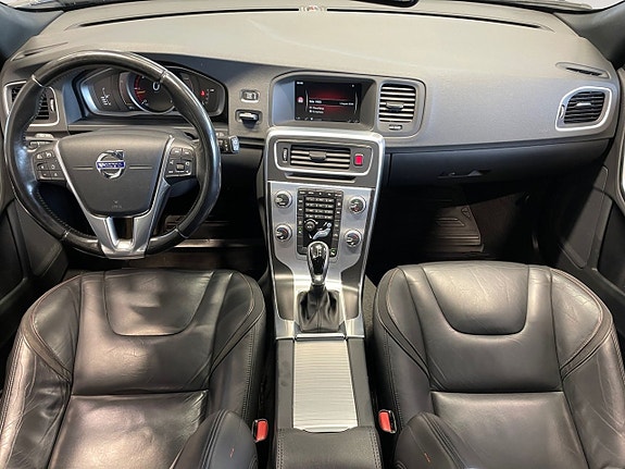 Volvo V60 11 of 16