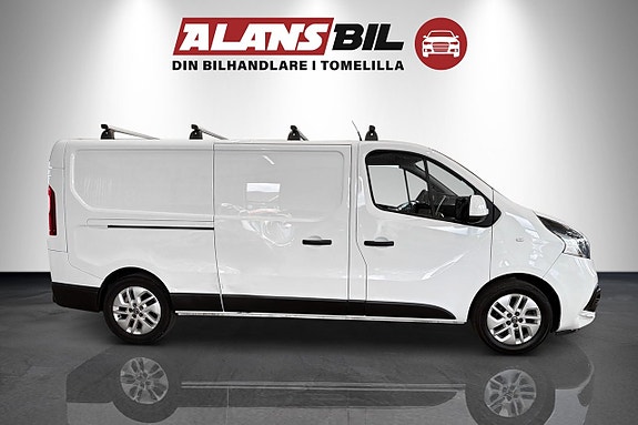 Nissan NV300 2 of 5
