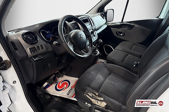 Nissan NV300 5 of 5