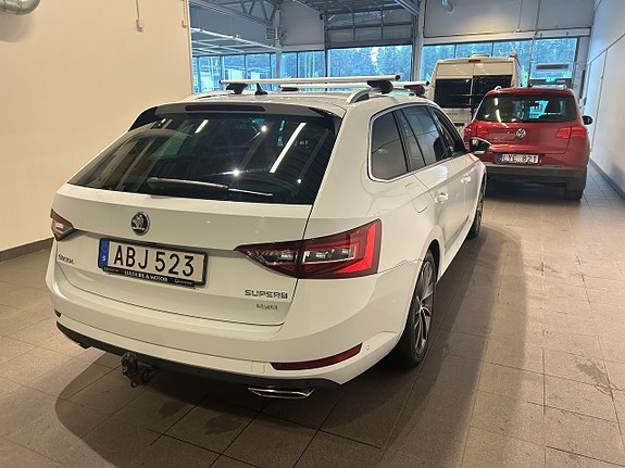 Skoda Superb 2 of 5