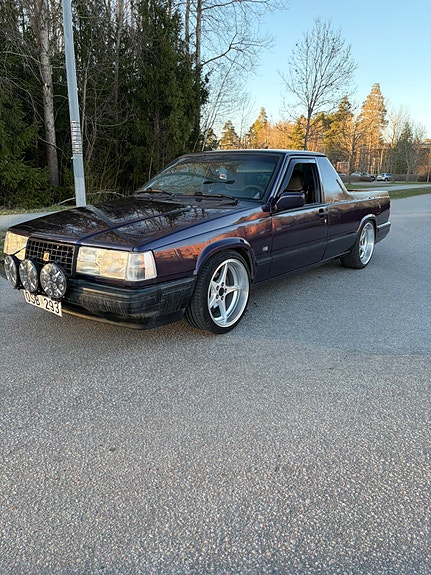 Volvo 740 2 of 5
