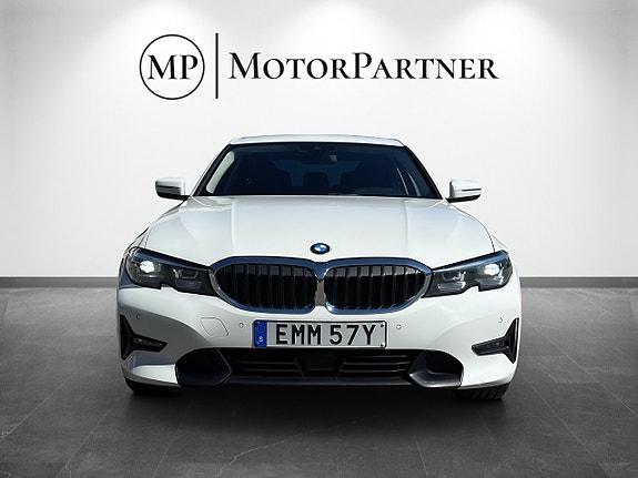 BMW 330e 2 of 5