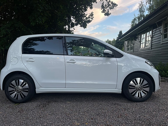 Volkswagen e-Up! 2 of 5