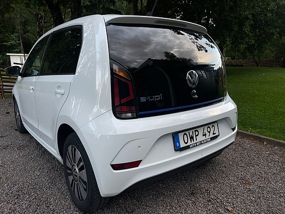 Volkswagen e-Up! 3 of 5
