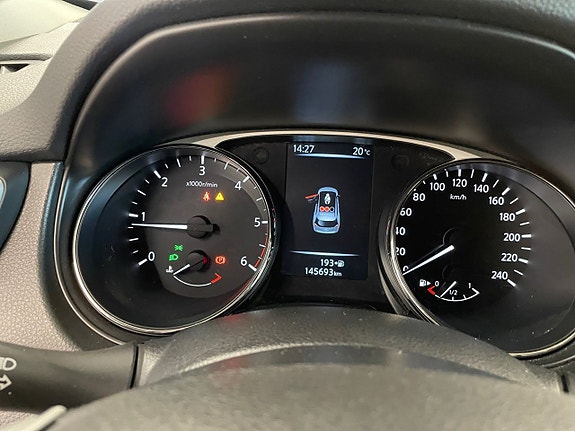 Nissan X-Trail 12 of 23