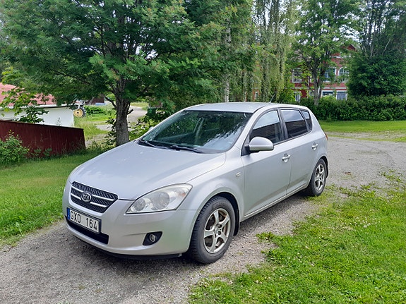 Kia Ceed 2 of 7