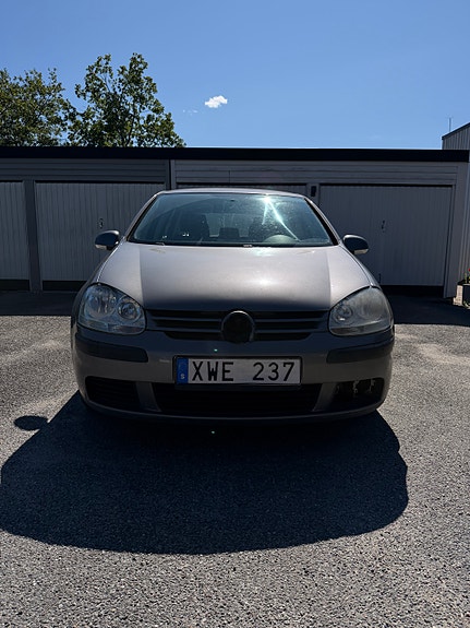 Volkswagen Golf V 9 of 11