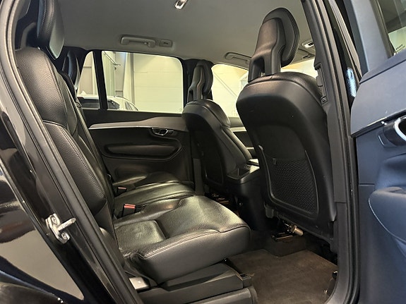 Volvo XC90 11 of 27