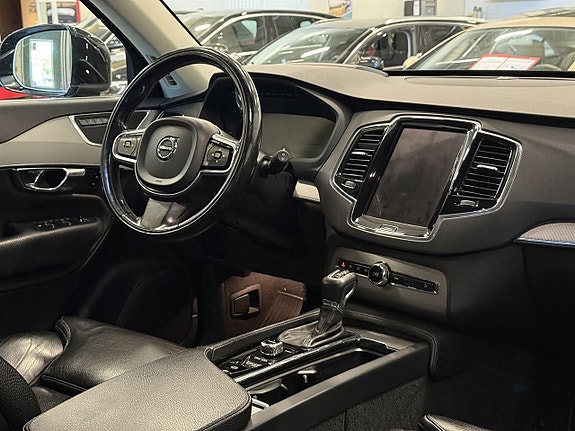 Volvo XC90 13 of 27