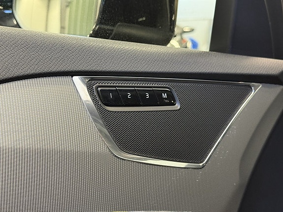 Volvo XC90 14 of 27