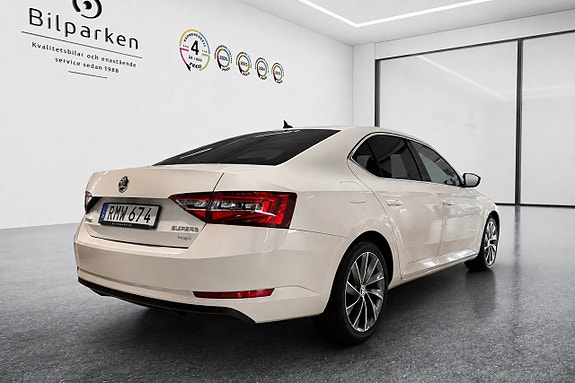 Skoda Superb 2 of 5
