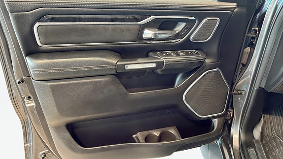 Dodge RAM 1500 11 of 13