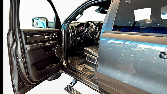 Dodge RAM 1500 10 of 13