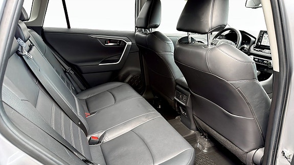Toyota RAV4 5 of 5