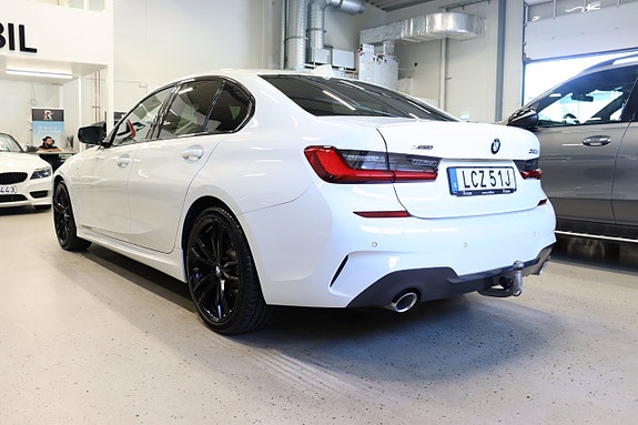 BMW 320d 4 of 5