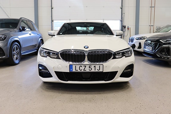 BMW 320d 3 of 5